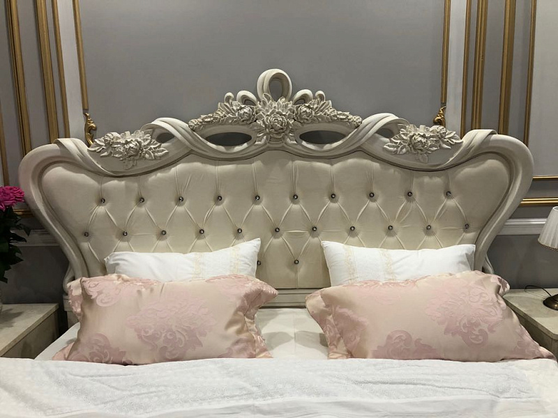 Кровать с мягким изголовьем 1600х2000 